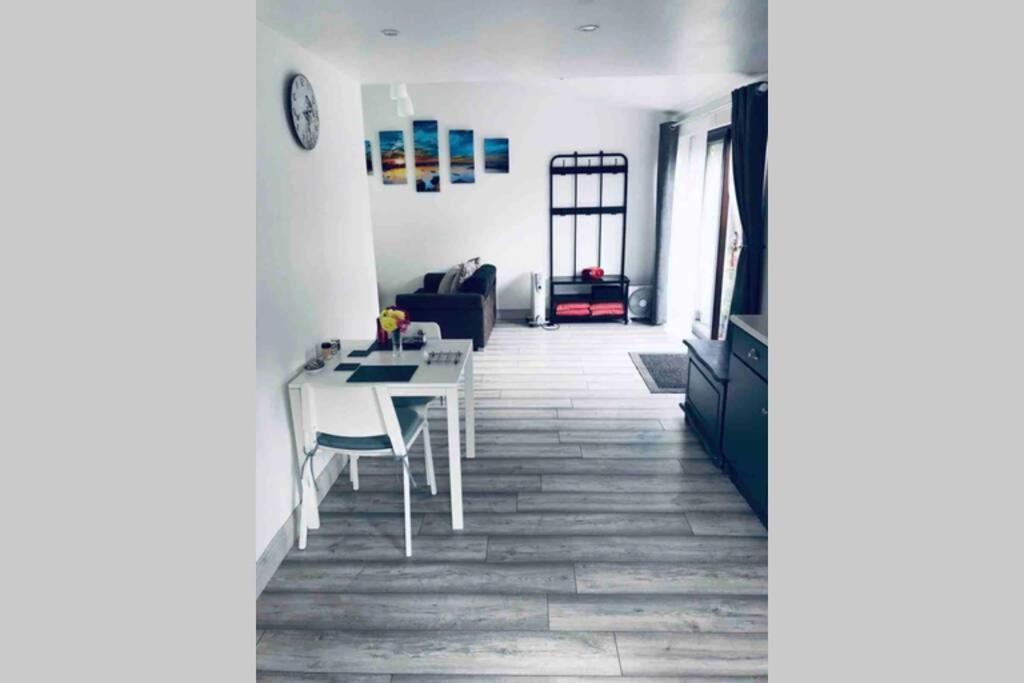 Fuchsia Apartment Tranquil Modern Seaside Apartment On The Wild Atlantic Way Голуей Екстериор снимка